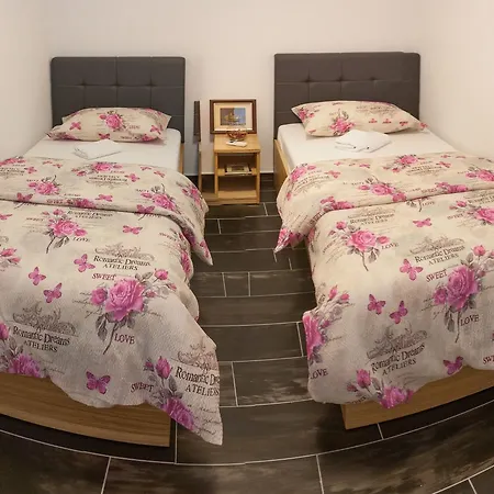 Soba 3 Maja krevet i doručak *